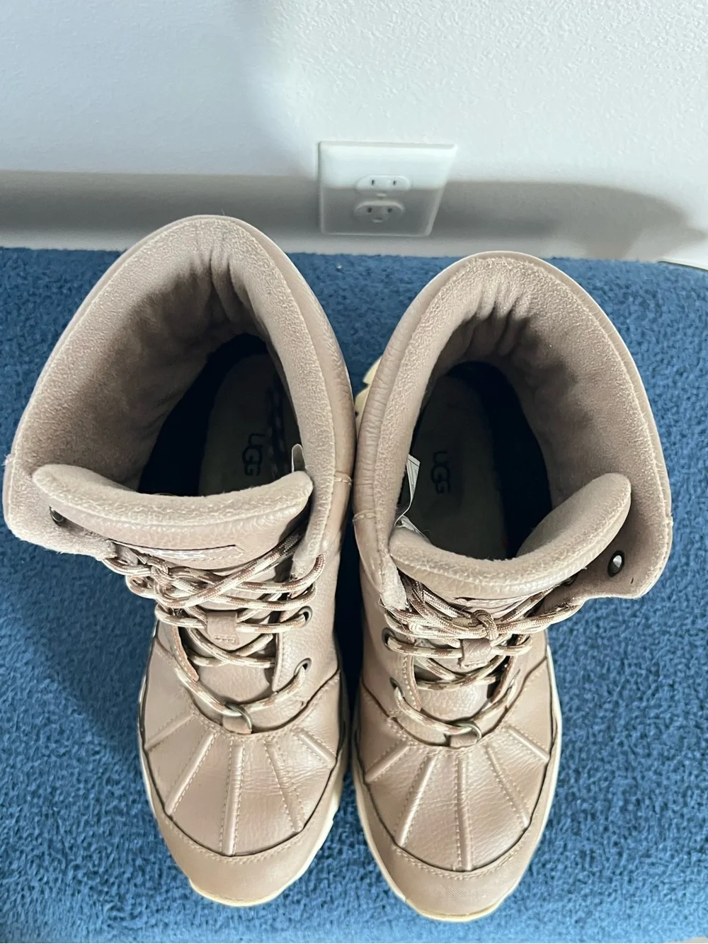 UGG Waterproof Yose Boot US8.5